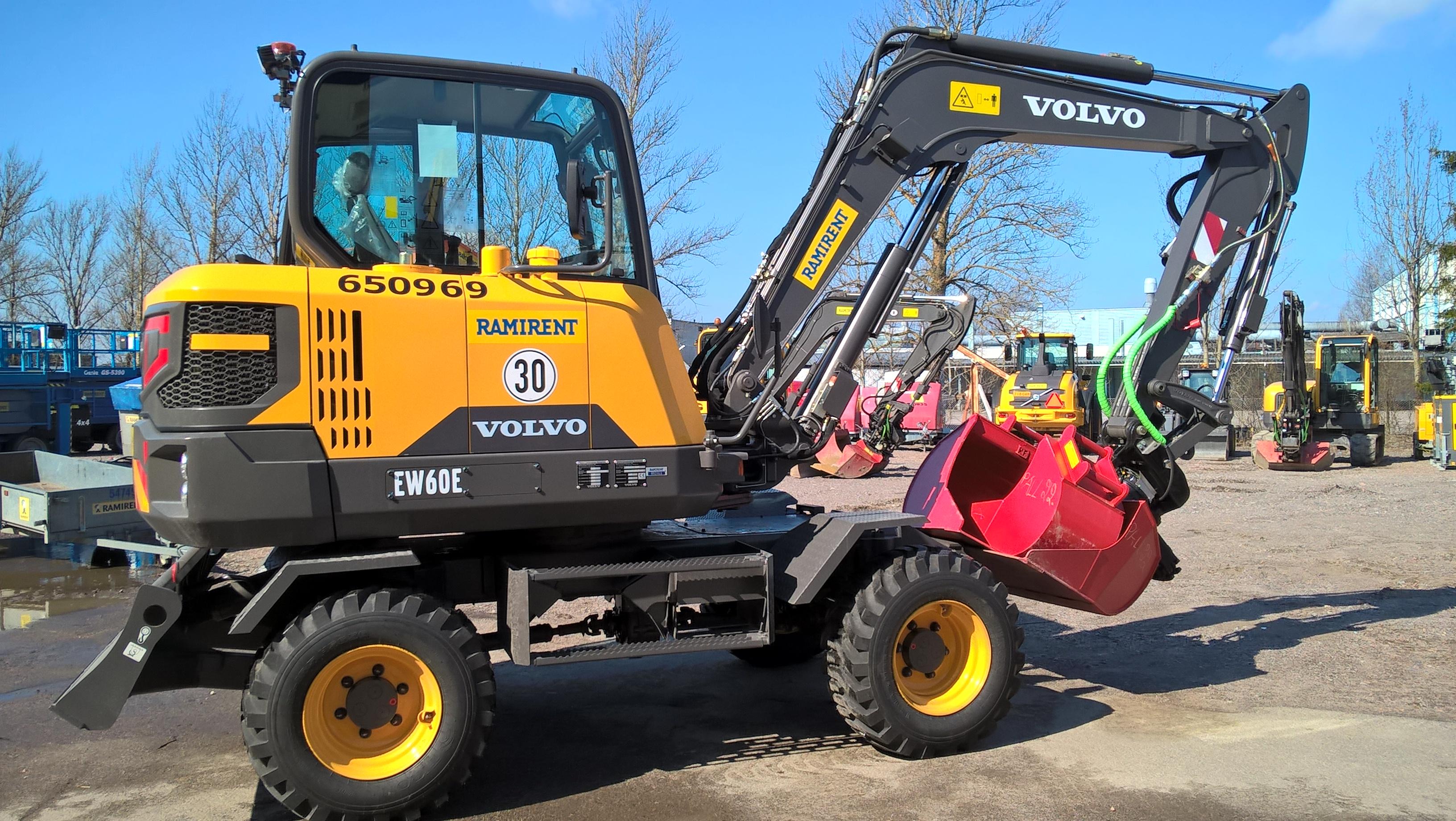Grävmaskin hjulburen 4WD 6T