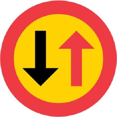 B6 Väjningsplikt mot mötande gummifot